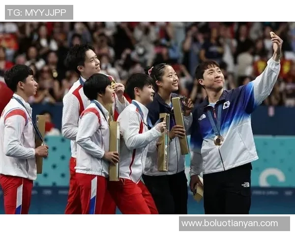 足球明星之间的深厚友情与互动瞬间展现了体育精神的真谛